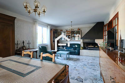 Villa - 140 m² - 8 pièces