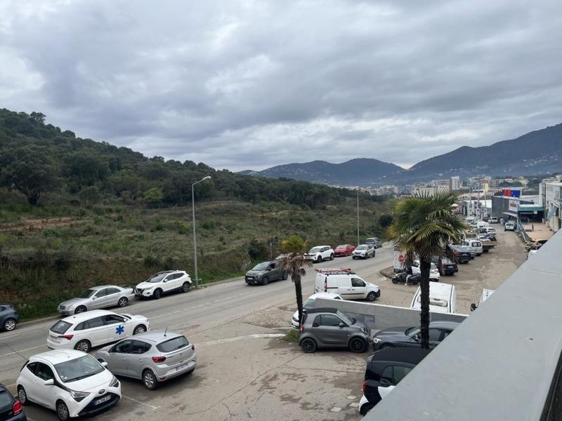 Local commercial - 47 m² - 2 pièces