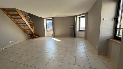 Appartement - 80 m² - 3 pièces