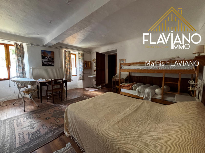 Maison - 804 m² - 12 pièces