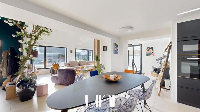 Maison - 222 m² - 6 pièces