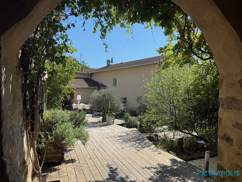 Maison - 380 m² - 5 pièces