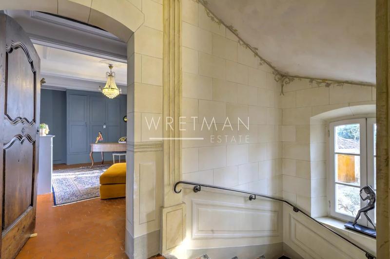 Propriété - 322 m² - 10 pièces