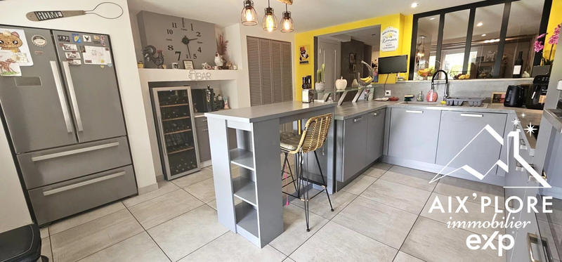 Maison - 220 m² - 5 pièces