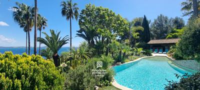 Maison - 372 m² - 10 pièces