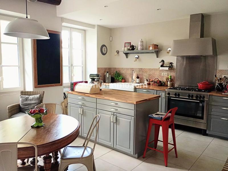 Maison - 390 m² - 11 pièces