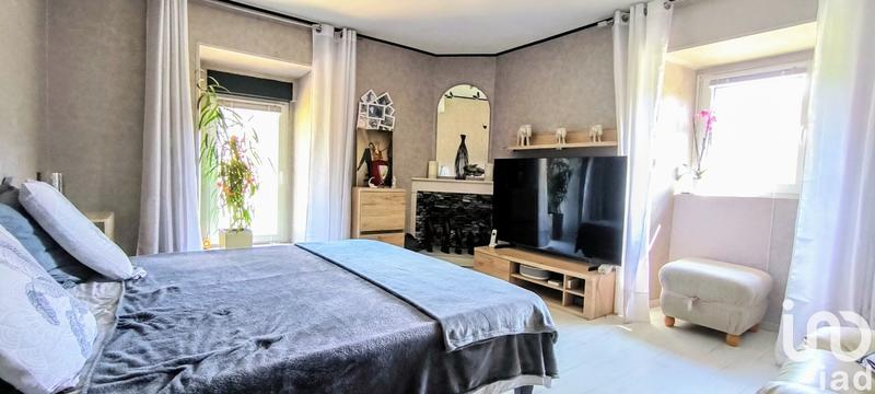 Maison - 243 m² - 15 pièces