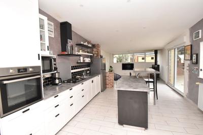 Maison traditionnelle - 126 m² - 8 pièces