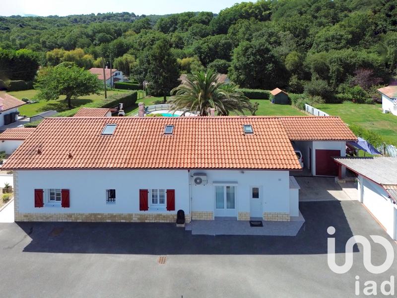 Maison - 194 m² - 9 pièces