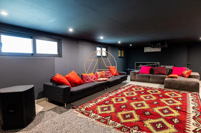 Maison - 331 m² - 9 pièces