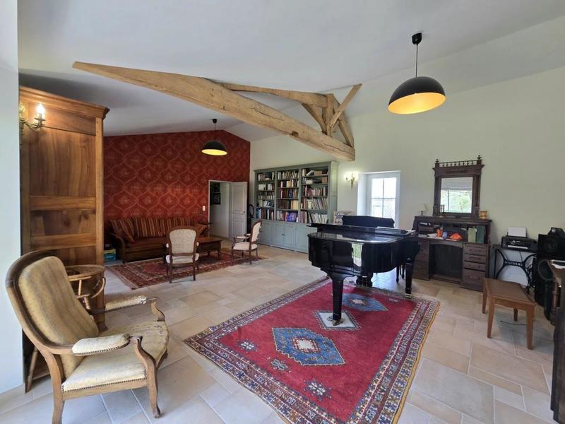 Maison - 221 m² - 7 pièces