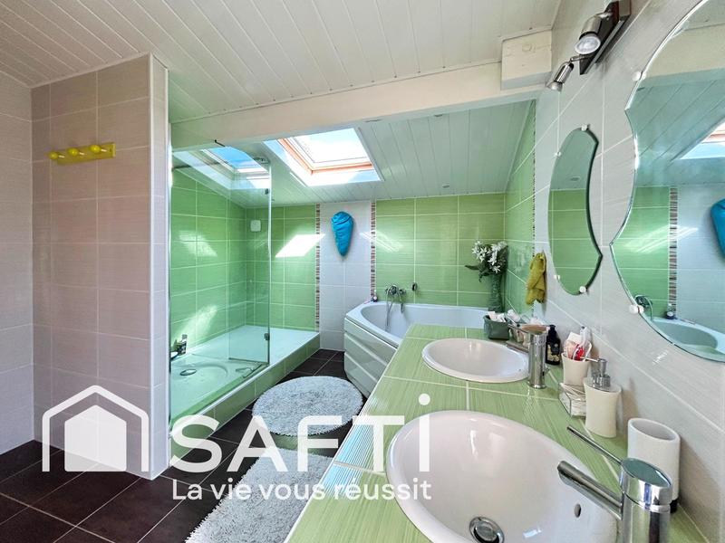 Maison - 223 m² - 8 pièces