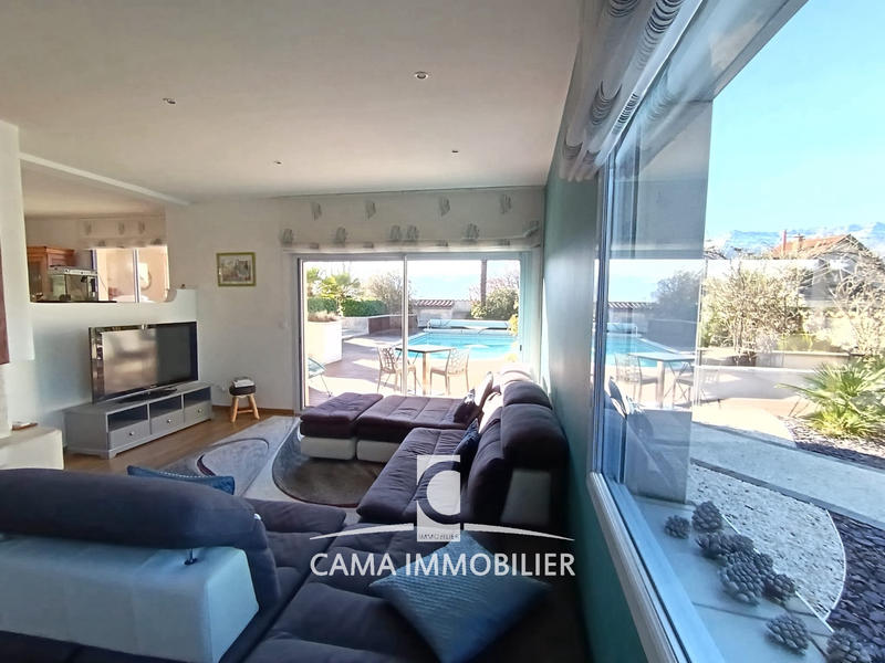 Maison - 270 m² - 8 pièces