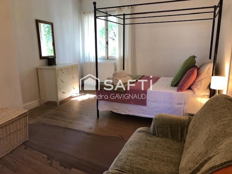 Maison - 370 m² - 12 pièces