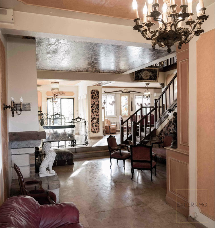 Villa - 233 m² - 8 pièces