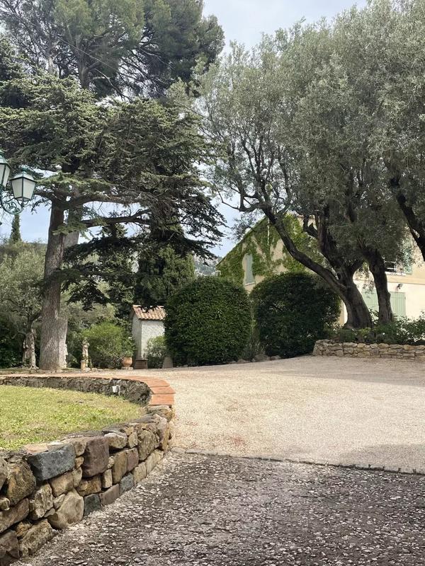 Propriété - 564 m² - 16 pièces