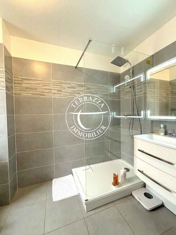 Maison - 96 m² - 5 pièces