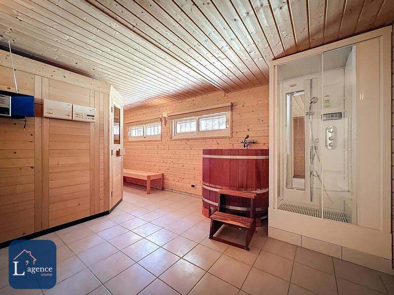 Appartement - 349 m² - 6 pièces