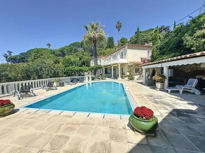 Villa - 213 m² - 7 pièces