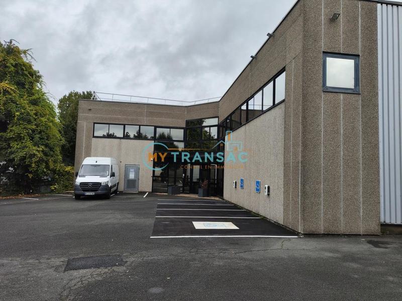 Entrepôt - 2 899 m²