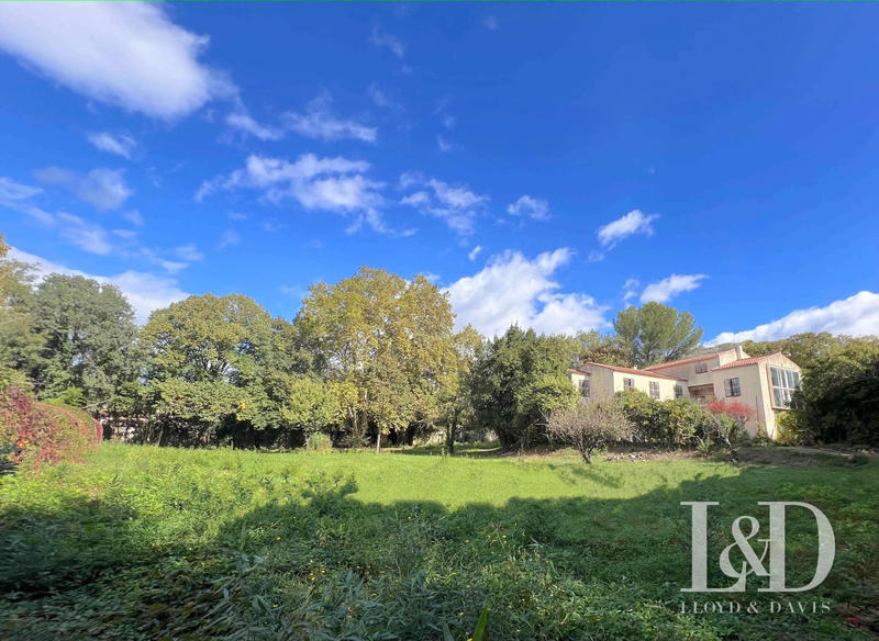 Maison - 390 m² - 10 pièces