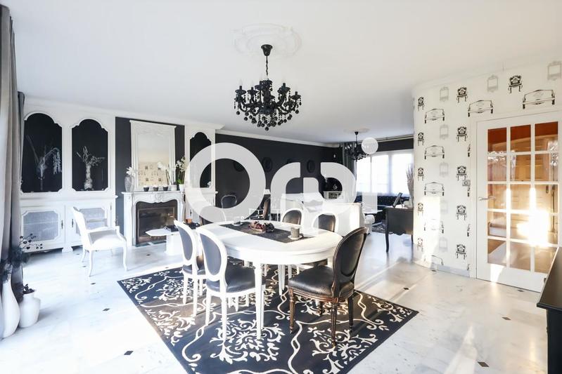 Maison - 243 m² - 8 pièces