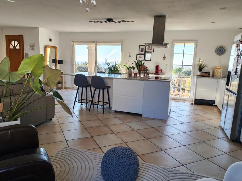 Maison - 253 m² - 8 pièces