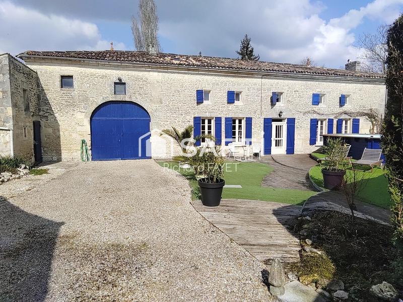 Maison - 211 m² - 7 pièces