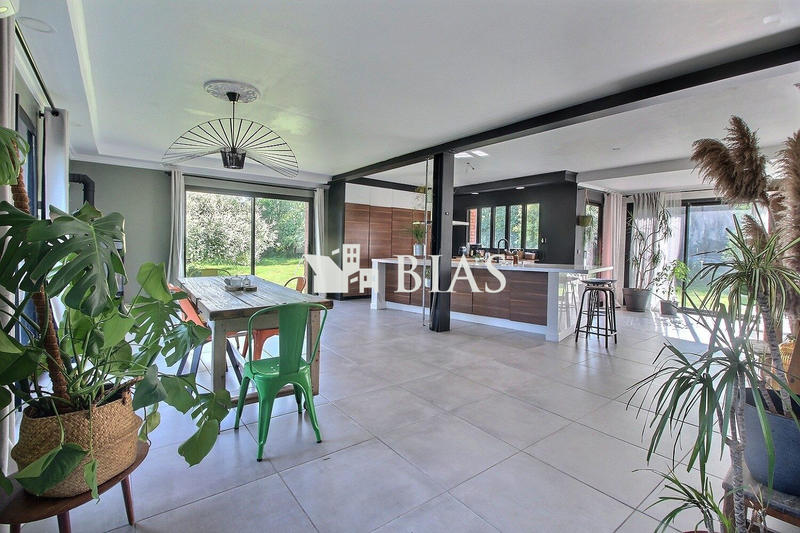 Maison contemporaine - 260 m² - 6 pièces