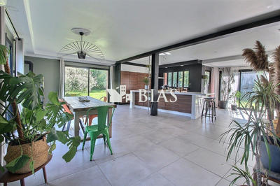 Maison contemporaine - 260 m² - 6 pièces