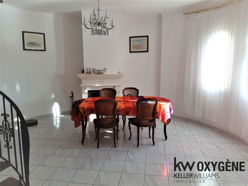 Maison - 300 m² - 10 pièces