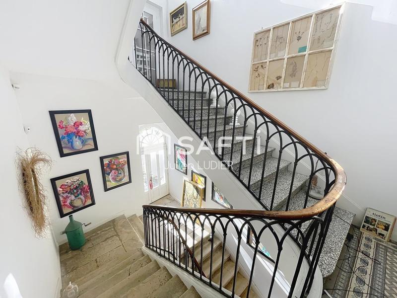 Hôtel particulier - 605 m² - 20 pièces