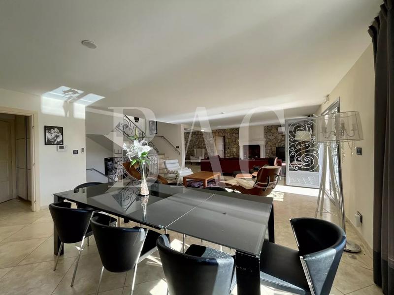Villa - 415 m² - 10 pièces