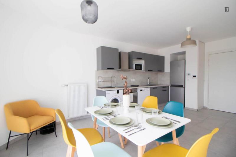 Chambre - 11 m² - 5 pièces