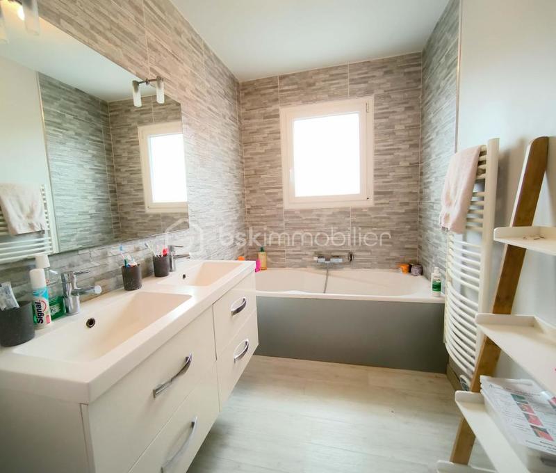 Maison - 180 m² - 6 pièces