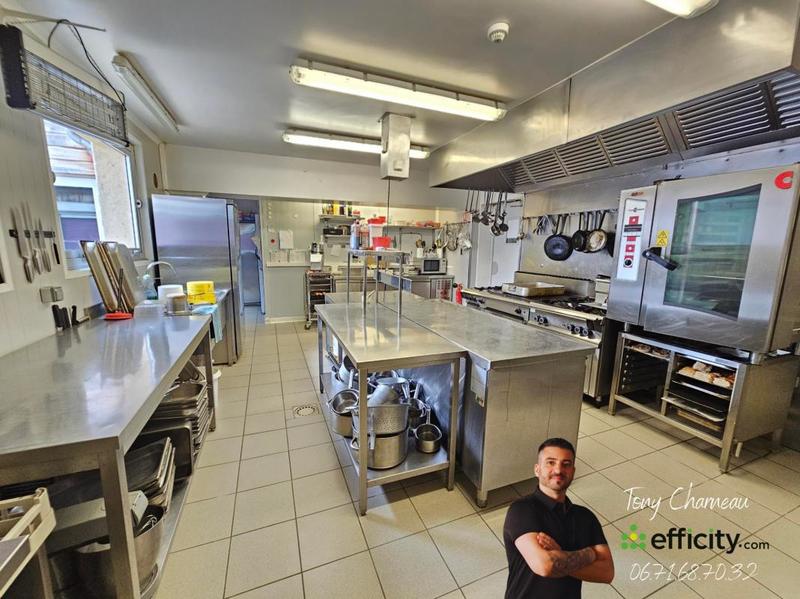 Fonds de commerce - 880 m²