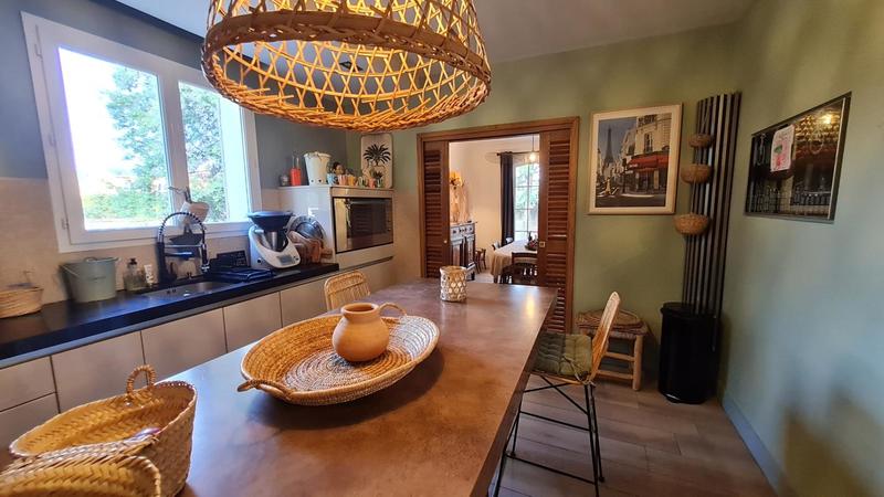 Maison - 230 m² - 8 pièces