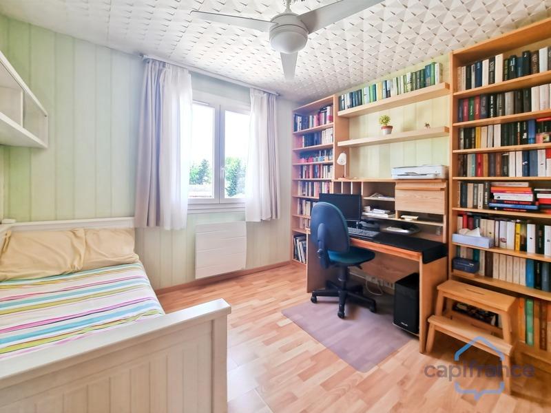 Maison - 222 m² - 8 pièces