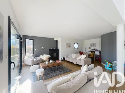 Maison - 215 m² - 7 pièces