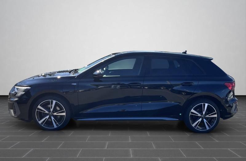 Audi A3 sportback 40 TFSIe 204 s-Line Hybride Rechargeable / Toit Ouvrant Camera de Recul Coffre Elec Sieges Alcantara Volant Méplat