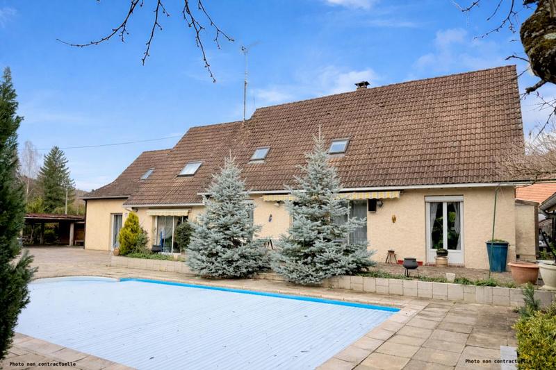Maison - 250 m² - 10 pièces