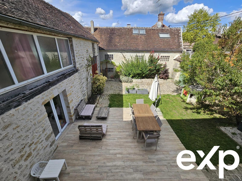 Maison traditionnelle - 180 m² - 9 pièces