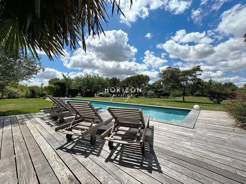 Maison contemporaine - 247 m² - 8 pièces