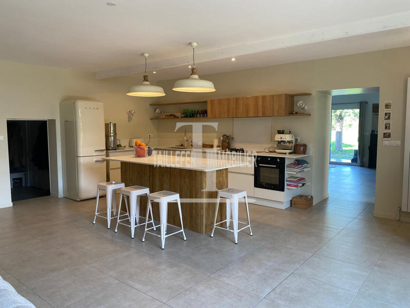 Maison - 298 m² - 9 pièces