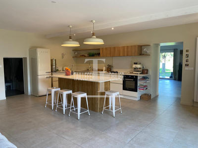 Maison - 298 m² - 9 pièces