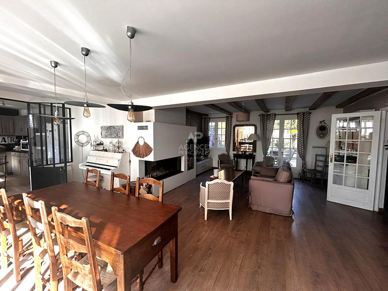 Maison - 121 m² - 6 pièces