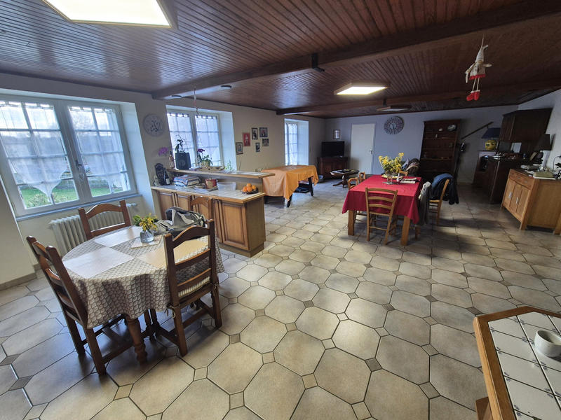 Maison - 250 m² - 8 pièces