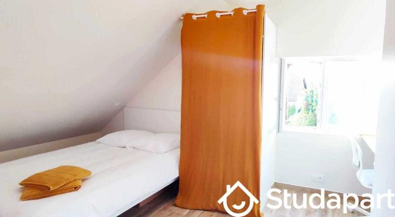 Chambre - 10 m² - 1 pièce