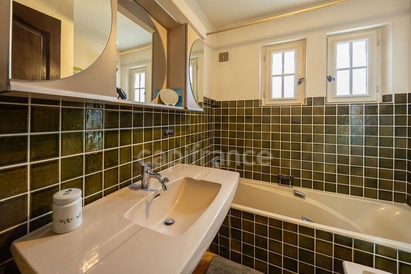 Maison - 202 m² - 7 pièces