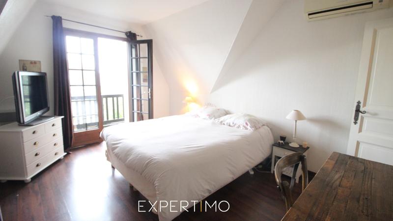 Maison - 210 m² - 7 pièces